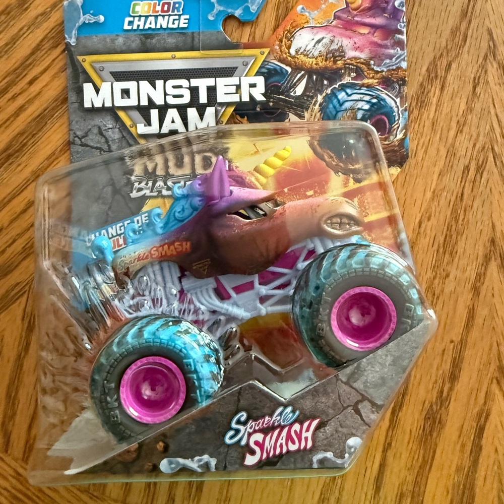 NIB Monster Jam Sparkle Smash color change, Series 02